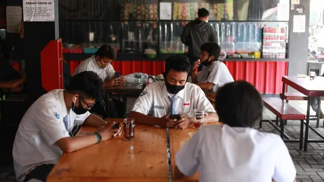 Viral Warkop Pitulikur Surabaya, Sediakan WiFi Gratis Untuk Sekolah Online. (Sumber: Instagram/warkoppitulikur)
