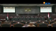 Mahkamah Konstitusi memperbolehkan pernikahan antar-rekan satu kantor karena tidak bertentangan dengan konstitusi.