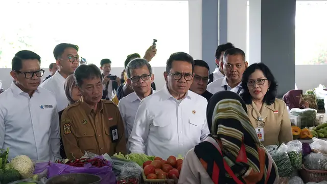 Tinjau Pasar Prawirotaman, Mendag Budi Optimis Harga Bapok Stabil dan Pasokan Terjaga Jelang Nataru