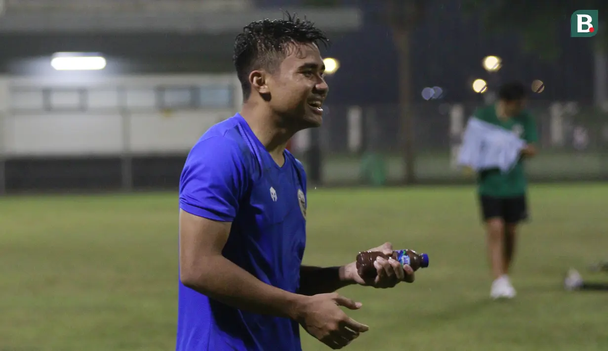 Asnawi Mangkualam - Penampilan mantan pemain PSM Makassar ini semakin cemerlang semenjak dipoles Shin Tae-yong. Sejak bermain di Liga Korea Selatan bersama Ansan Greeners, Asnawi menjelma menjadi bek sayap kanan yang tangguh dan bisa diandalkan. (Bola.com/M Iqbal Ichsan)