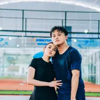 Intip gaya sporty Mahalini Raharja saat main padel (@rizkyfbian)