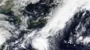 Citra satelit yang dirilis oleh NASA Worldview, Sistem Data dan Informasi Sistem Pengamatan Bumi (EOSDIS) menunjukkan Badai Tropis bergerak ke utara menuju pantai Pasifik Jepang, Selasa (22/9/2020). Badan Meteorologi Jepang melaporkan bahwa badai bisa mencapai Jepang akhir pekan ini.  (NASA via AP)