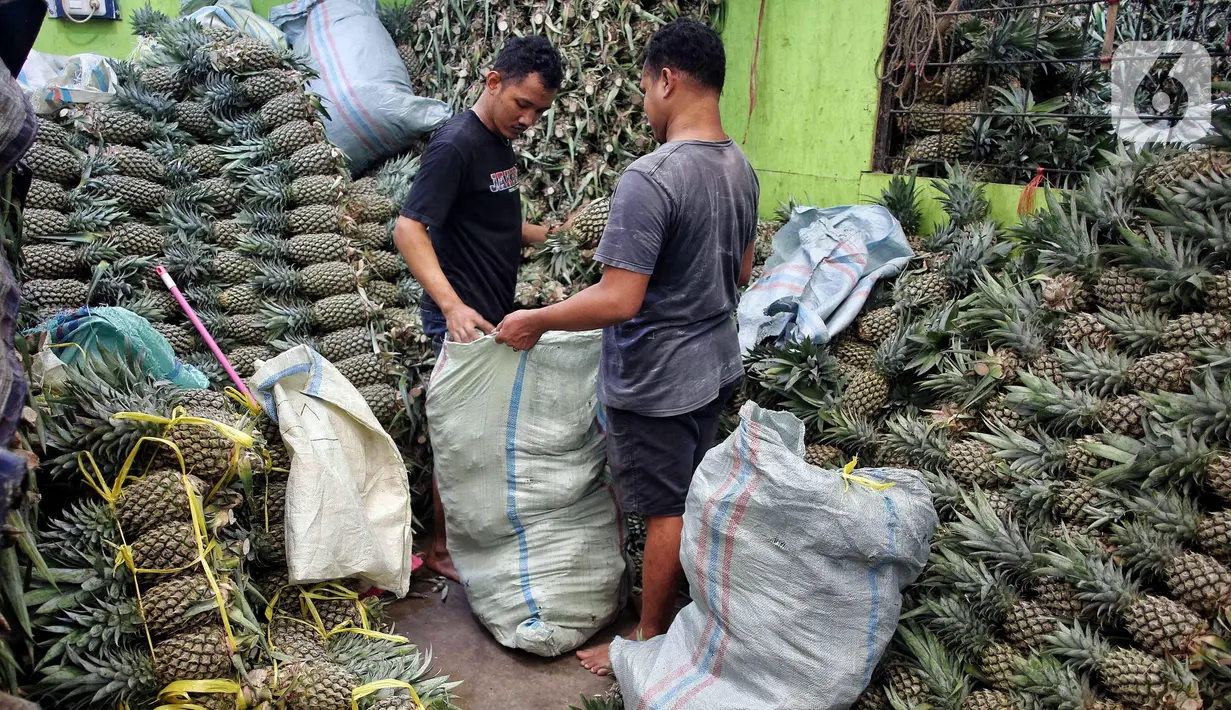 Pada bulan Ramadan permintaan buah-buahan mengalami peningkatan sebesar 15 hingga 40 persen dibandingkan hari biasa. (Liputan6.com/Angga Yuniar)