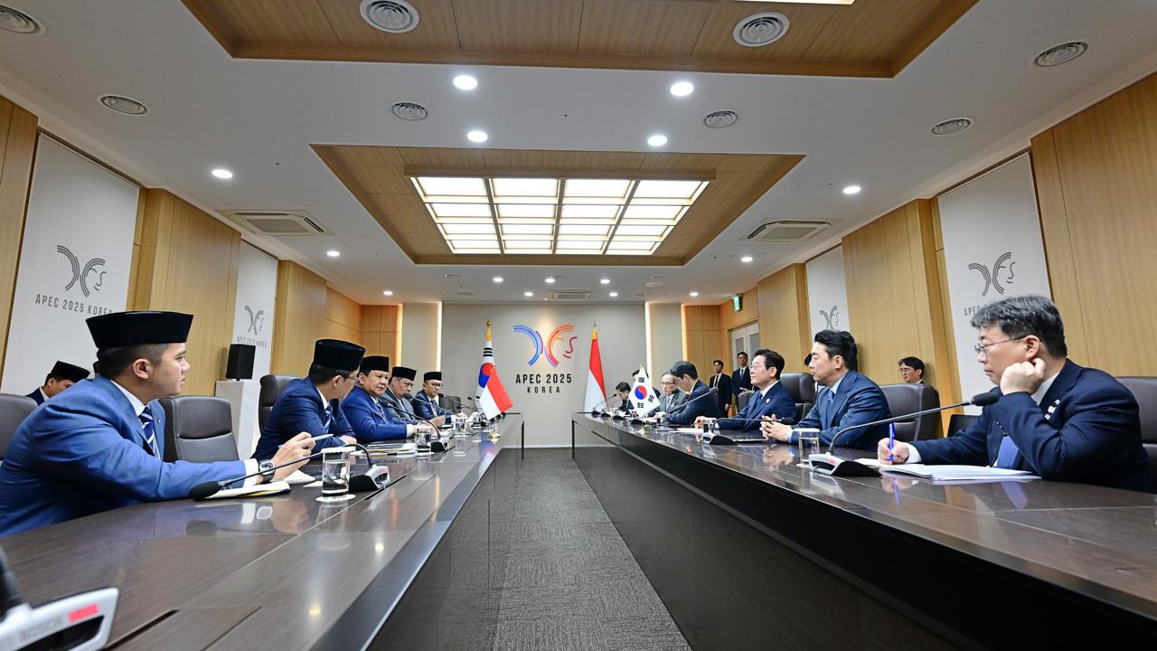 Presiden Prabowo Subianto melakukan pertemuan bilateral dengan Presiden Korea Selatan (Korsel) Lee Jae Myung di sela-sela KTT APEC 2025 di Gyeongju, Korsel, Sabtu (1/11/2025)