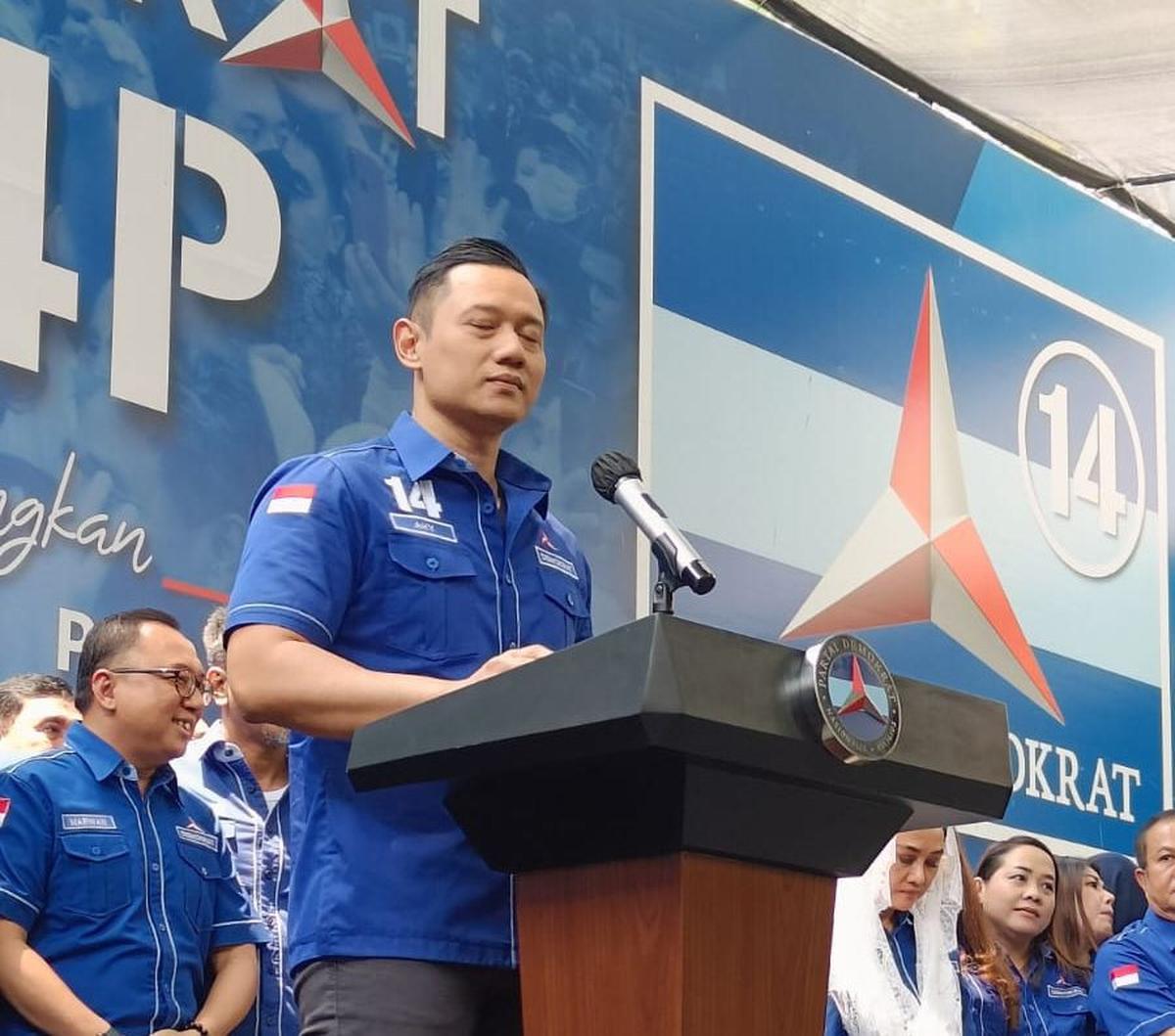 Juru bicara Anies Baswedan Sudirman Said salut dengan sikap Ketua Umum Partai Demokrat Agus Harimurti Yudhoyono (AHY) yang meminta kader Demokrat move on usai Ketum PKB Muhaimin Iskandar dipilih mendampingi Bacapres Anies Baswedan.