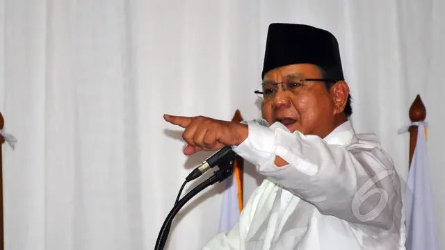 Begini Gaya Prabowo Subianto Saat Pidato di Hadapan Elite KMP