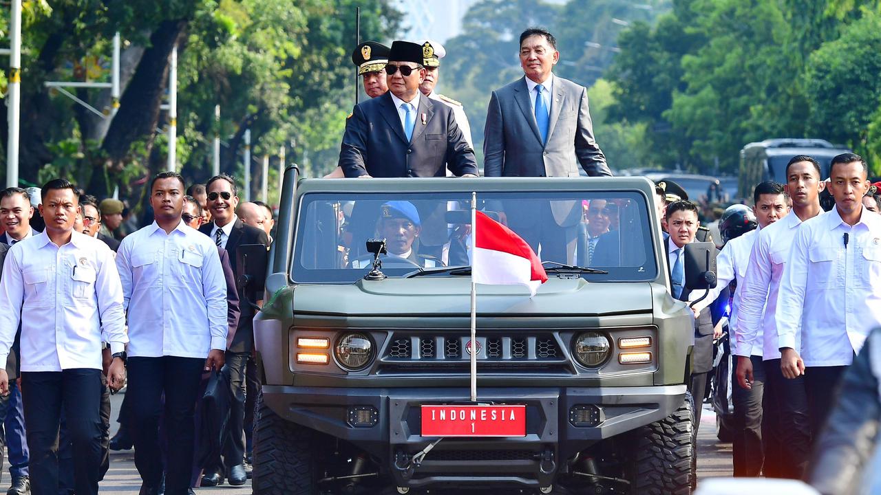 Potret Dua Jenderal Gagah Naik Maung Serah Terima Tongkat Estafet Pertahanan Negara