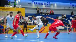 Pemain Timnas futsal Indonesia, Wendy Bryan melepaskan tembakan ke gawang Vietnam pada laga final Piala AFF 2024 yang berlangsung di Terminal 21 Korat, Nakhon Ratchasima, Thailand, Minggu (10/11/2024) malam WIB. (Dok. Federasi Futsal Indonesia)