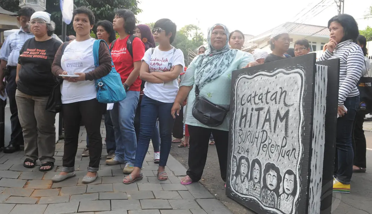 Joko Widodo menerima Komite Aksi Perempuan (KAP) yang datang ke rumah dinasnya di kawasan Menteng, Jakarta, Kamis (1/5/14). (Liputan6.com/Herman Zakharia)