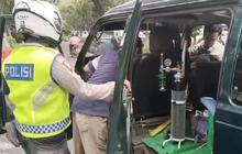 Mobil Pasien Cuci Darah Mogok di Tengah Jalan, Datang Polisi Aksinya Jadi Sorotan