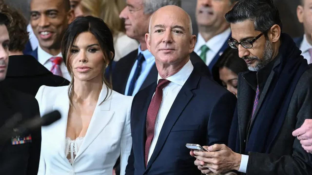 Pakaian yang Dikenakan Tunangan Jeff Bezos Bikin Mark Zuckerberg Melirik, Serta Fesyen Unik Lainnya saat Pelantikan Donald Trump
