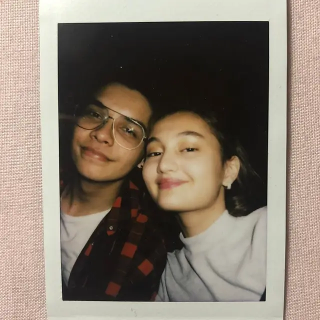 6 Momen Manis Adik Irish Bella dan Kekasih, Romantis