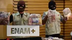 Jaksa Pidana Khusus Kejati Jawa Barat, Devianti Rochaeni (DVR)  tertangkap tangan menerima uang suap untuk meringankan dakwaan kasus Tipikor BPJS Subang 2014. KPK mengamankan uang Rp 528 juta dari tersangka.