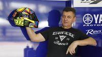 Salah satu sosok penting di paddock Valentino Rossi adalah Maurizio Vitali, yang bertanggung jawab membuat dan mengembangkan helm.