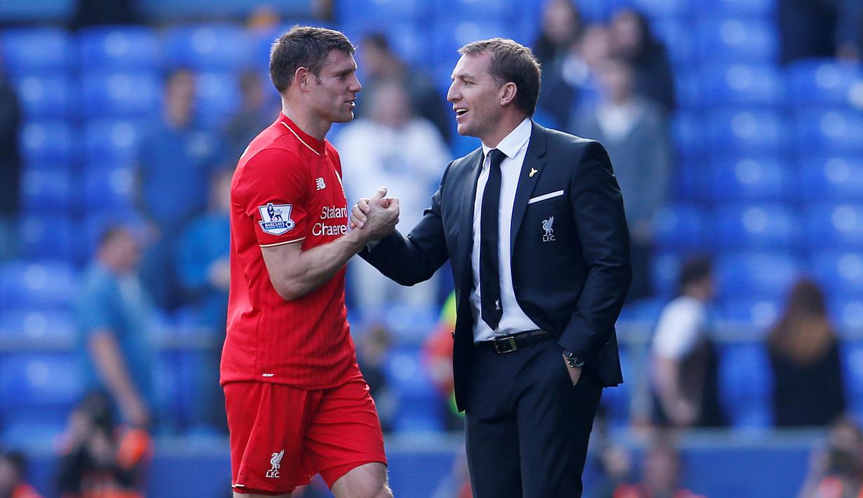  Brendan Rodgers and James Milner saat Laga melawan Everton di Goodison Park, Minggu (05/10/2015). (Action Images via Reuters / Lee Smith)