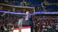 Donald Trump dalam kampanyenya di Tulsa, Oklahoma jelang pemilu AS pada November 2020 mendatang. (Ian Maule/Tulsa World via AP)