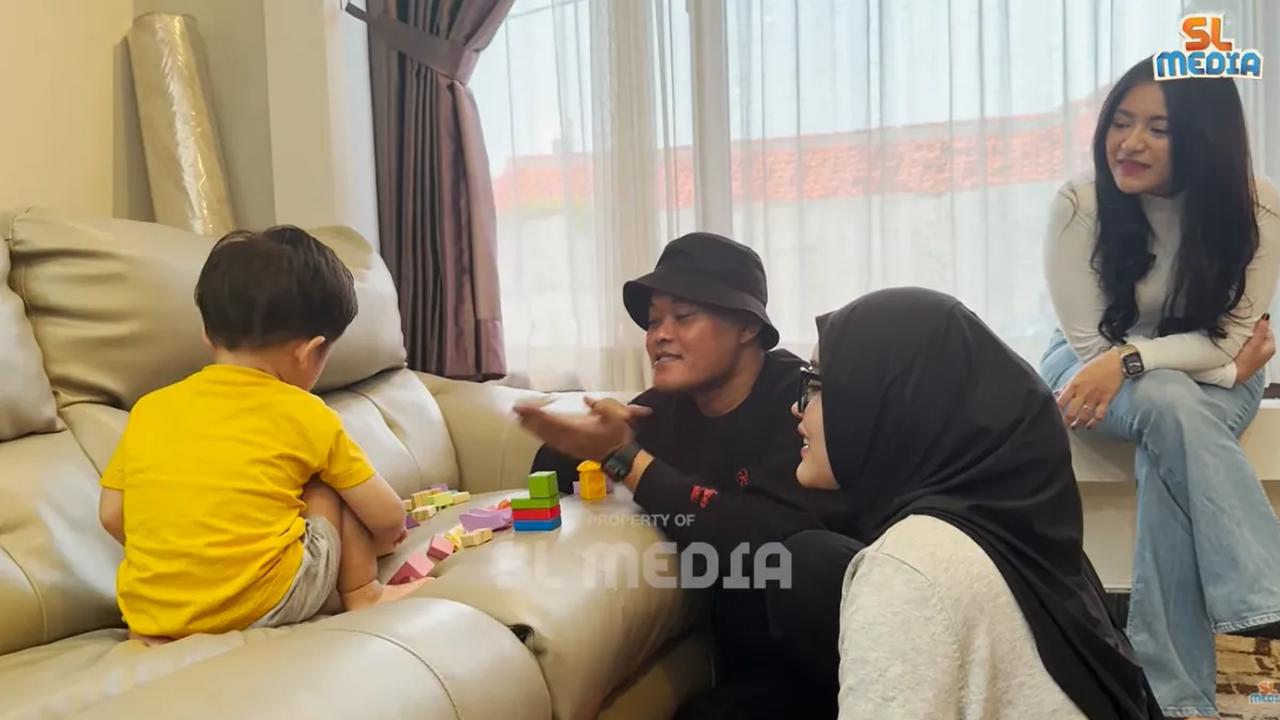 Sule tak lupa menyampaikan selamat ulang tahun buat Adzam. Dia pun menyampaikan doa.<br>