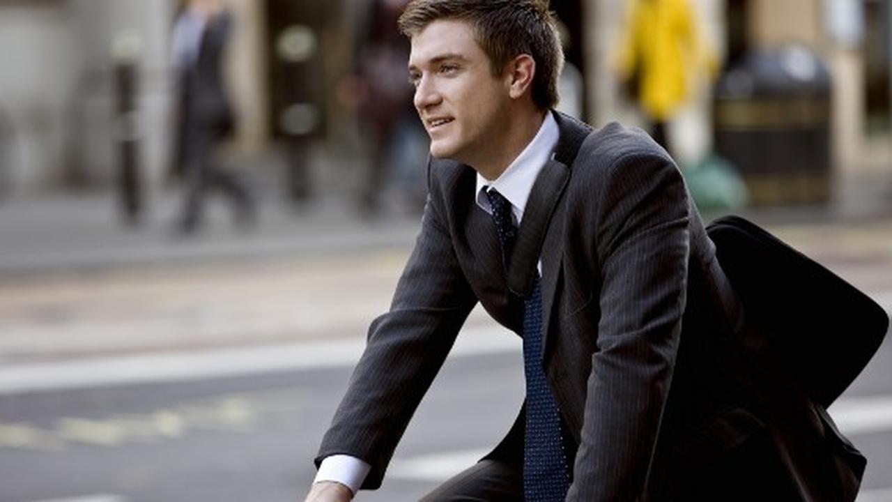 7 Bahasa Tubuh Cowok Beserta Maknanya, Ada di Sini