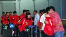 Tim Piala Thomas dan Uber Indonesia tiba di   bandara Internasional Soekarno-Hatta, Tangerang, Selasa   (27/5/14). (Liputan6.com/Miftahul Hayat)