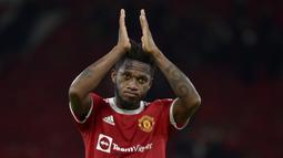 Fred. Mendapatkan poin 4. Menjadi gelandang kesayangan Ole Gunnar Solskjaer meski belum memberikan performa terbaik. Ia masih tampil tanpa pola yag jelas dan gagal menjadi pemutus serangan-serangan yang dilancarkan dari lini tengah Liverpool. (AP/Rui Vieira)