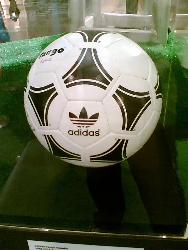 Adidas Tango