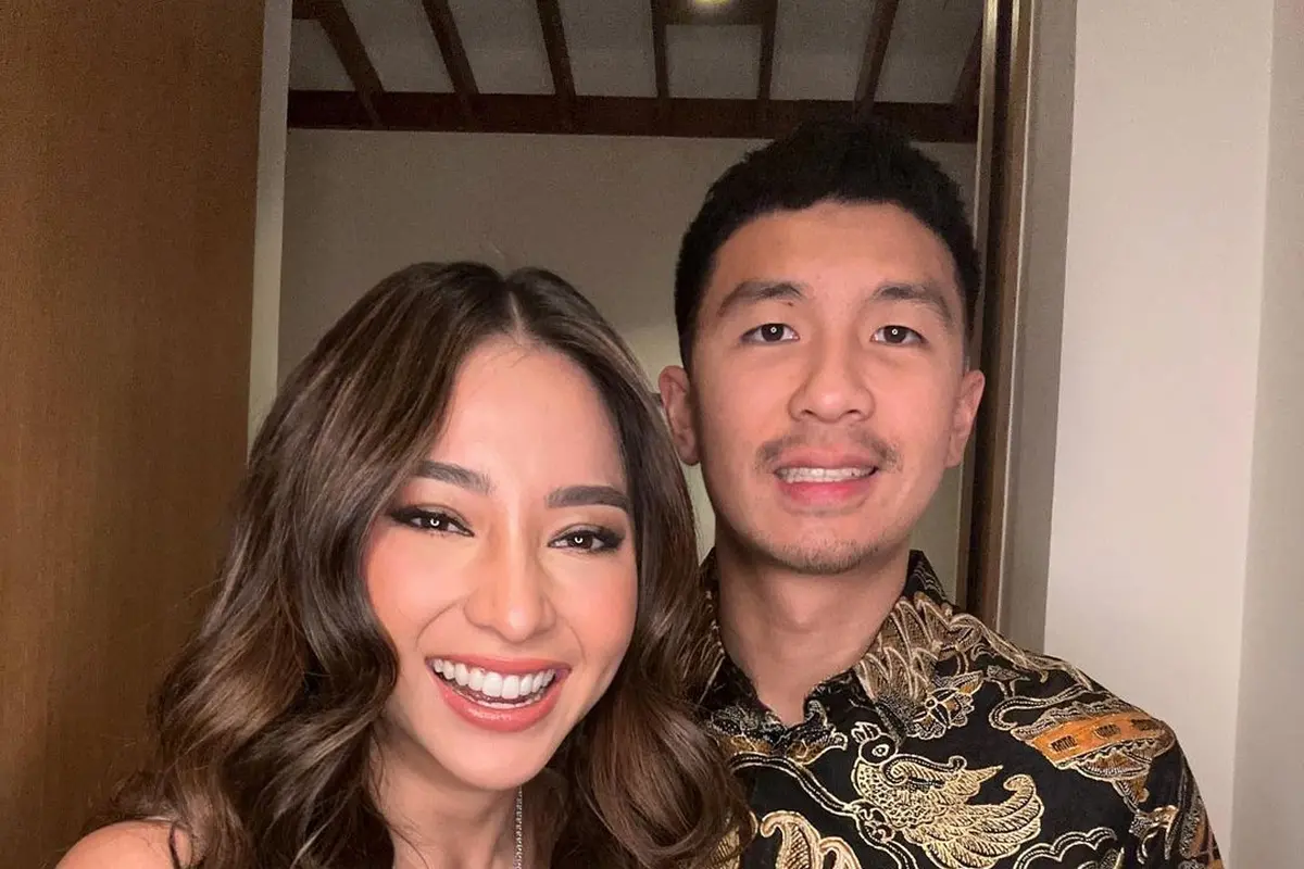 10 OOTD Couple Nikita Willy dan Indra Priawan saat Liburan hingga Kondangan, Inspirasi Tampil Stylish dan Serasi Bareng Pasangan