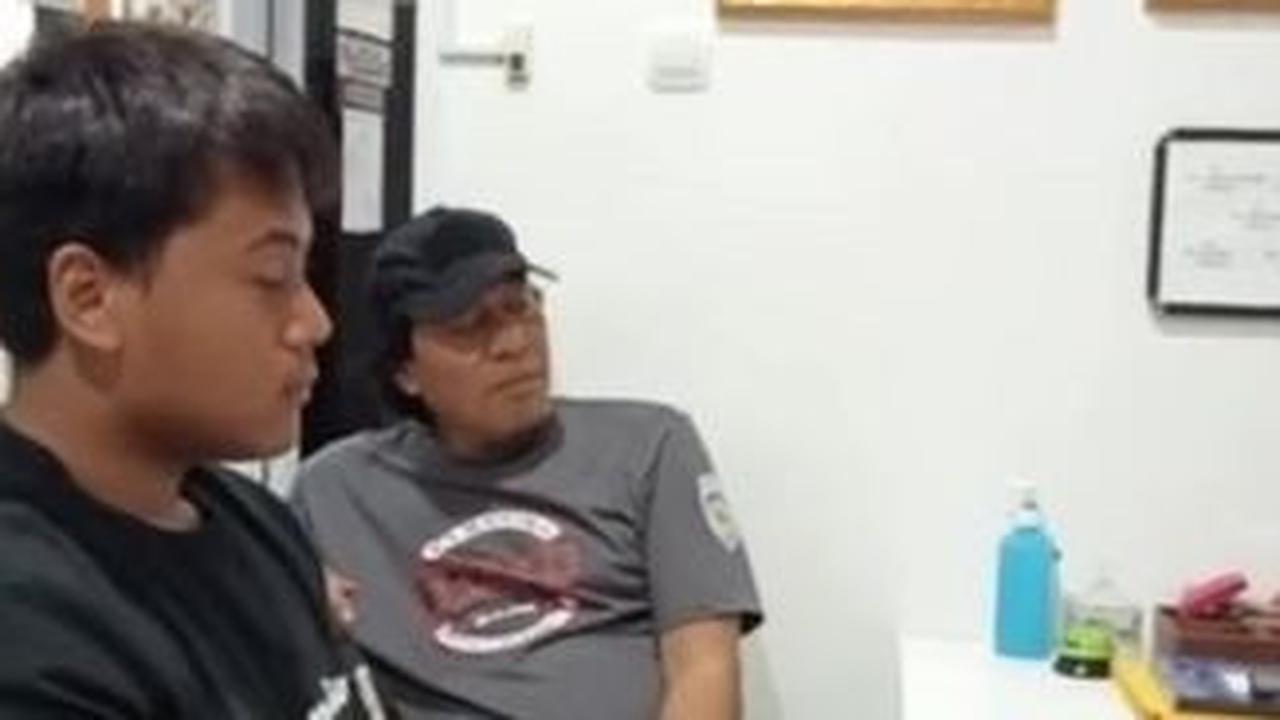 Salah satu dari anak kembar Komeng, yakni Ganteng Aldi memilih untuk melanjutkan pendidikan di Akademi Militer.