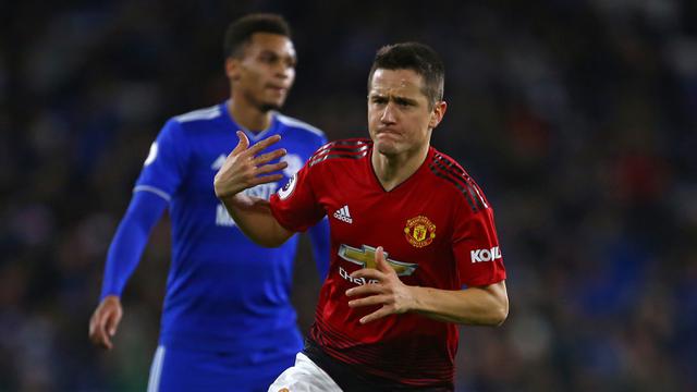 Gelandang Manchester United, Ander Herrera, merayakan gol yang dicetaknya ke gawang Cardiff pada laga Premier League di Stadion Cardiff City, Wales, Sabtu (22/12). Cardiff kalah 1-5 dari MU. (AFP/Geoff Caddick)