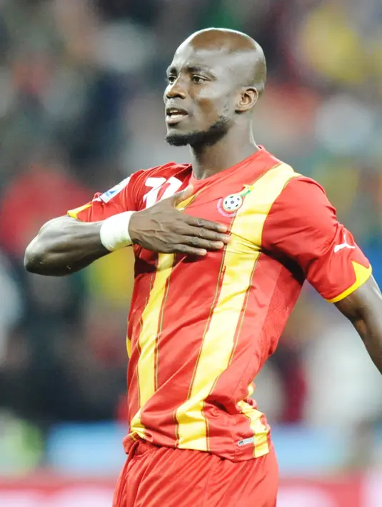 9. Stephen Appiah - Gelandang timnas Ghana tersebut mendirikan lembaga amal bernama StepApp Foundation. Lembaga tersebut memiliki misi dalam memberikan asuransi kesehatan dan fasilitias medis. (AFP/Rodrigo Arangua)