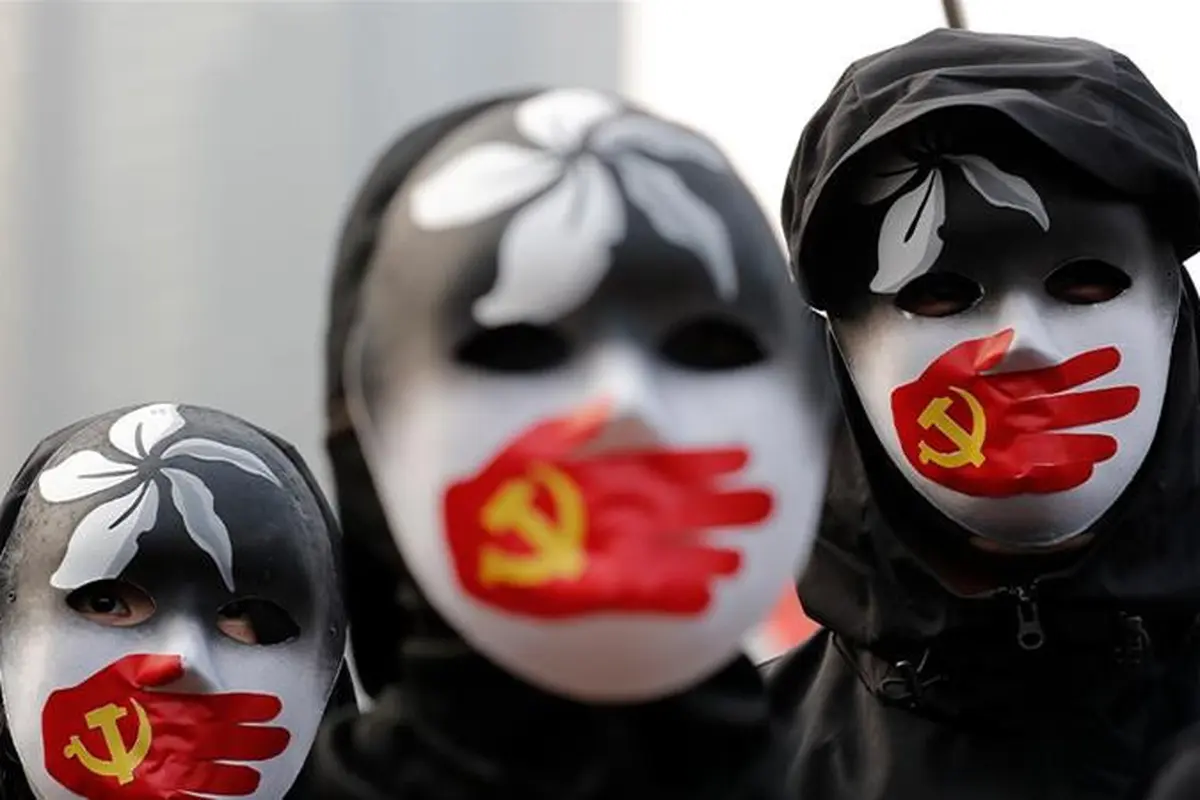 Unjuk rasa damai di Hong Kong mendukung warga Uighur China berujung bentrok. (Lee Jin-man/AP Photo)