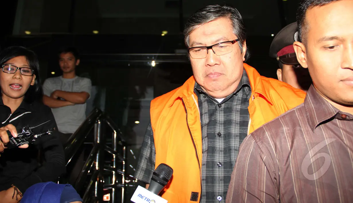 Ekspresi Syahrul Raja Sempurnajaya, usai menjalani pemeriksaan di gedung Komisi Pemberantasan Korupsi (KPK), Jakarta, Rabu (11/3/2015).(Liputan6.com/Helmi Afandi)
