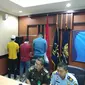 3 warga negara asing ditangkap Satpol PP dalam sebuh razia di sebuah hotel di Jakarta Pusat. Dua diantaranya adalah imigran asal Afghanistan.