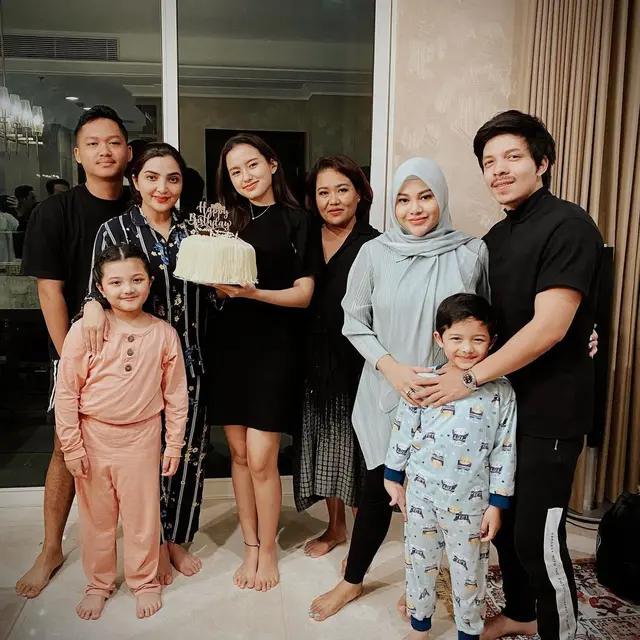 6 Momen Ulang Tahun Sarah Menzel, Dapat Kejutan dari Keluarga Azriel Hermansyah