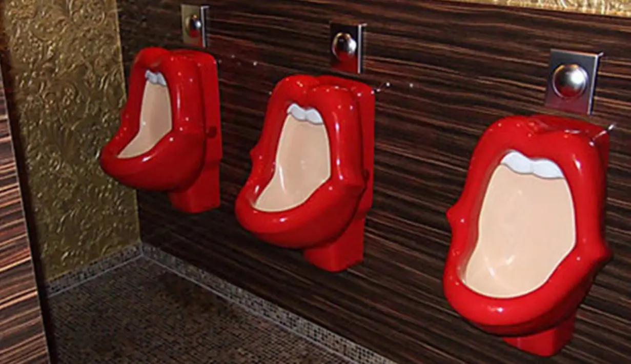 Toilet dengan bentuk bibir wanita super seksi berwarna merah ini mungkin membuat Anda yang ingin buang air kecil akan berpikir dulu. (pinterest.com)
