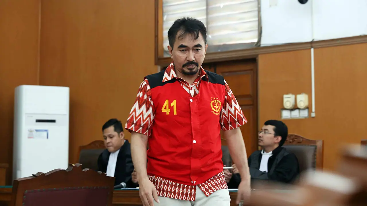 [Bintang] Gatot Brajamusti Sidang Asusila