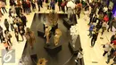 Suasana Galeri Rinaldi A. Yunardy di Senayan City, Jakarta (15/4). Perhelatan Fashion Nation tahun ini sekaligus merayakan 20 tahun perjalanan karier Rinaldy A Yunardi dalam industri fesyen Indonesia. (Liputan6.com/Herman Zakharia)