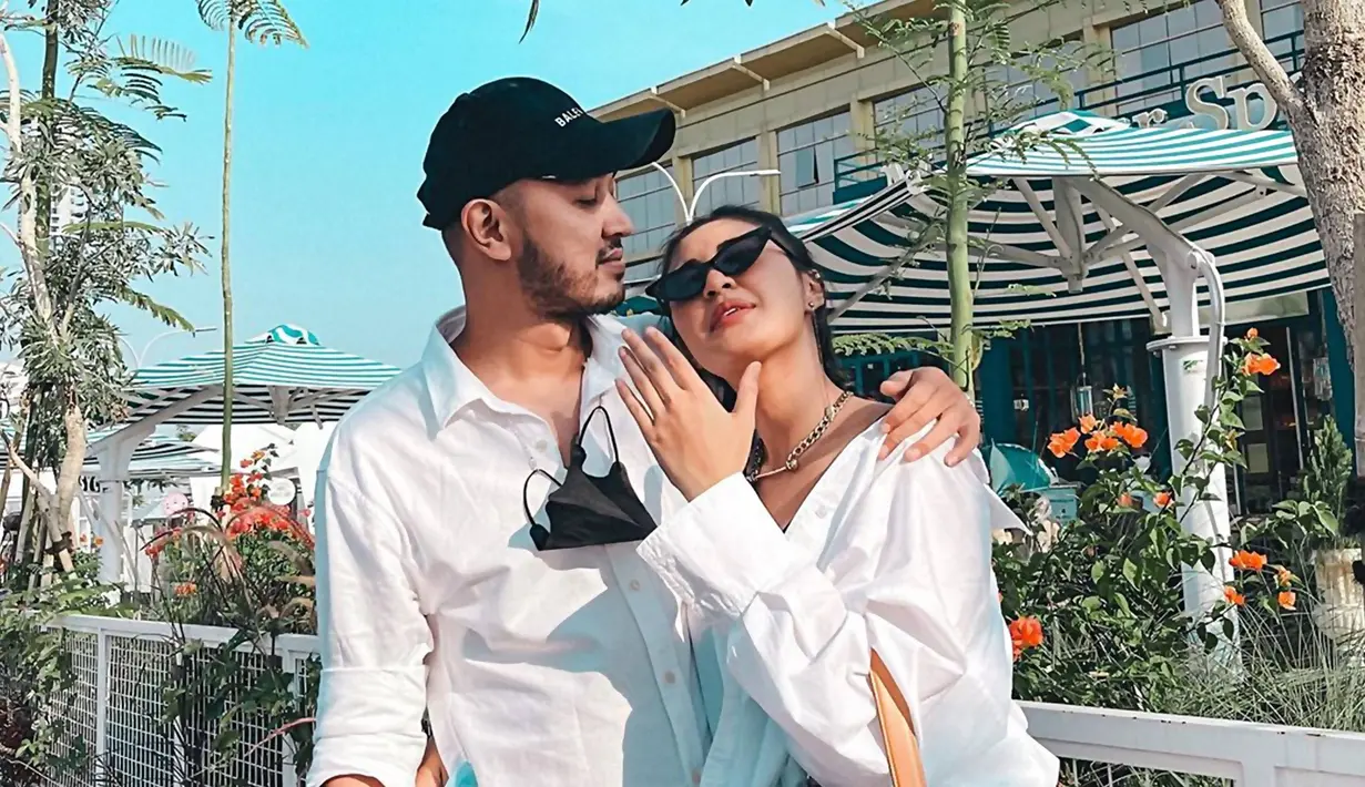 Selain main di drama FTV, Camelia Putri ternyata mampu akting laga. Ia sempat ikut dalam drama kolosal dengan tema kerajaan di sebuah layar kaca. Penampilannya yang beda dari biasanya pun curi perhatian. (Liputan6.com/IG/cameliaputricp)