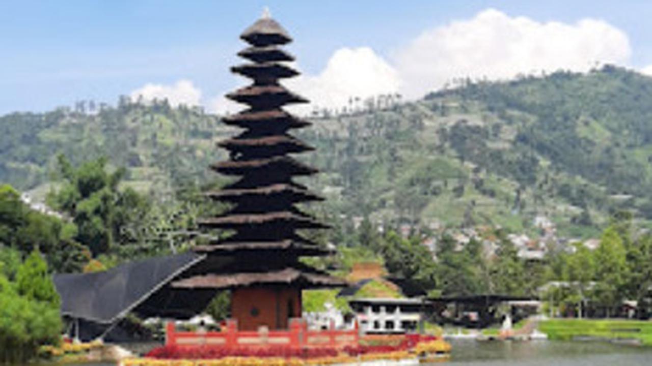 8. Taman Lembah Dewata<br>