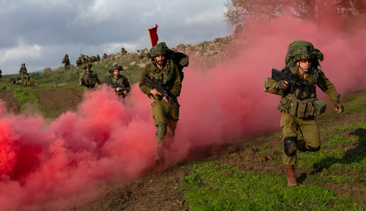 Saat ini baku tembak terus terjadi di perbatasan utara Israel dan perbatasan selatan Lebanon. (AP Photo/Ohad Zwigenberg)