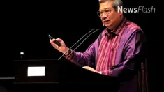 Presiden keenam RI Susilo Bambang Yudhoyono mengeluhkan sulitnya bertemu Presiden Joko Widodo, karena ada pihak yang menghalangi.