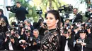 Dilansir dari Aceshowbiz (15/08/16), Kendall Jenner mengalami penyakit Thrypophobia. Model Victoria's Secrets ini sangat takut bahkan panik ketika melihat lubang dan kue pancake. (AFP/Bintang.com)