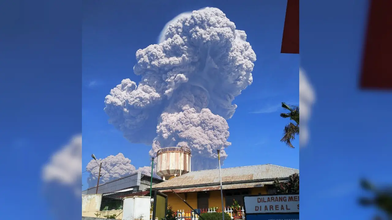 Gunung Sinabung Meletus