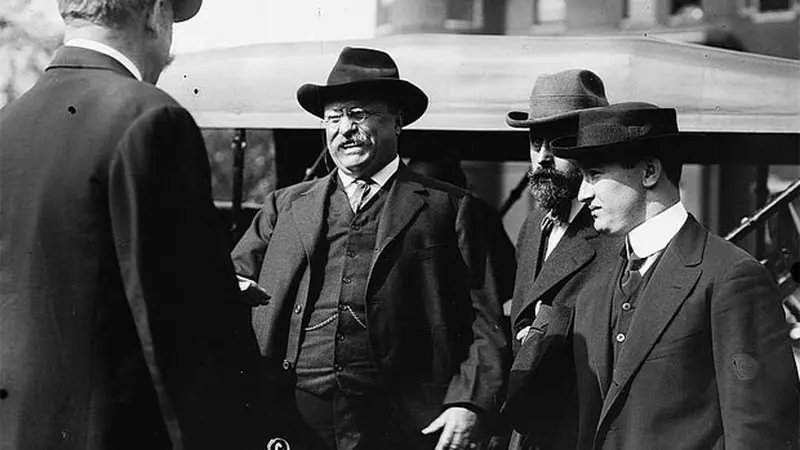 14-10-1912: Kertas Selamatkan Presiden AS Roosevelt dari Tembakan