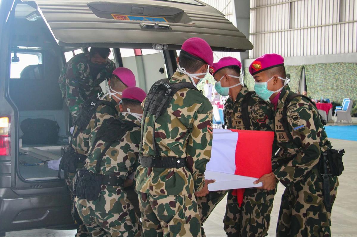 FOTO: Korps Marinir Lepas Jenazah Prajurit Gugur Secara Militer