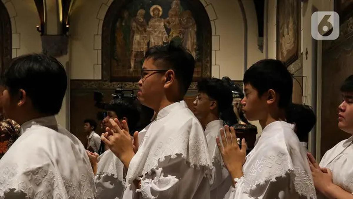 Khidmat, Misa Malam Natal di Gereja Katedral Jakarta