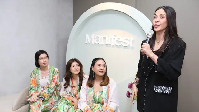 Shaloom Razade bersama Diah Ayu Lestari (Dede) dan Sakina Soekasah resmi meluncurkan Manifest.