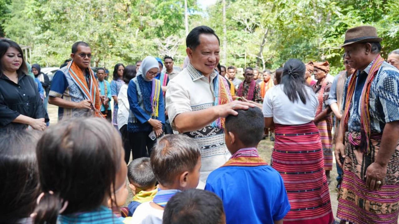 Mendagri Tito Apresiasi Pelestarian Desa Adat Matabesi, Dorong Jadi Warisan Budaya dan Destinasi Wisata