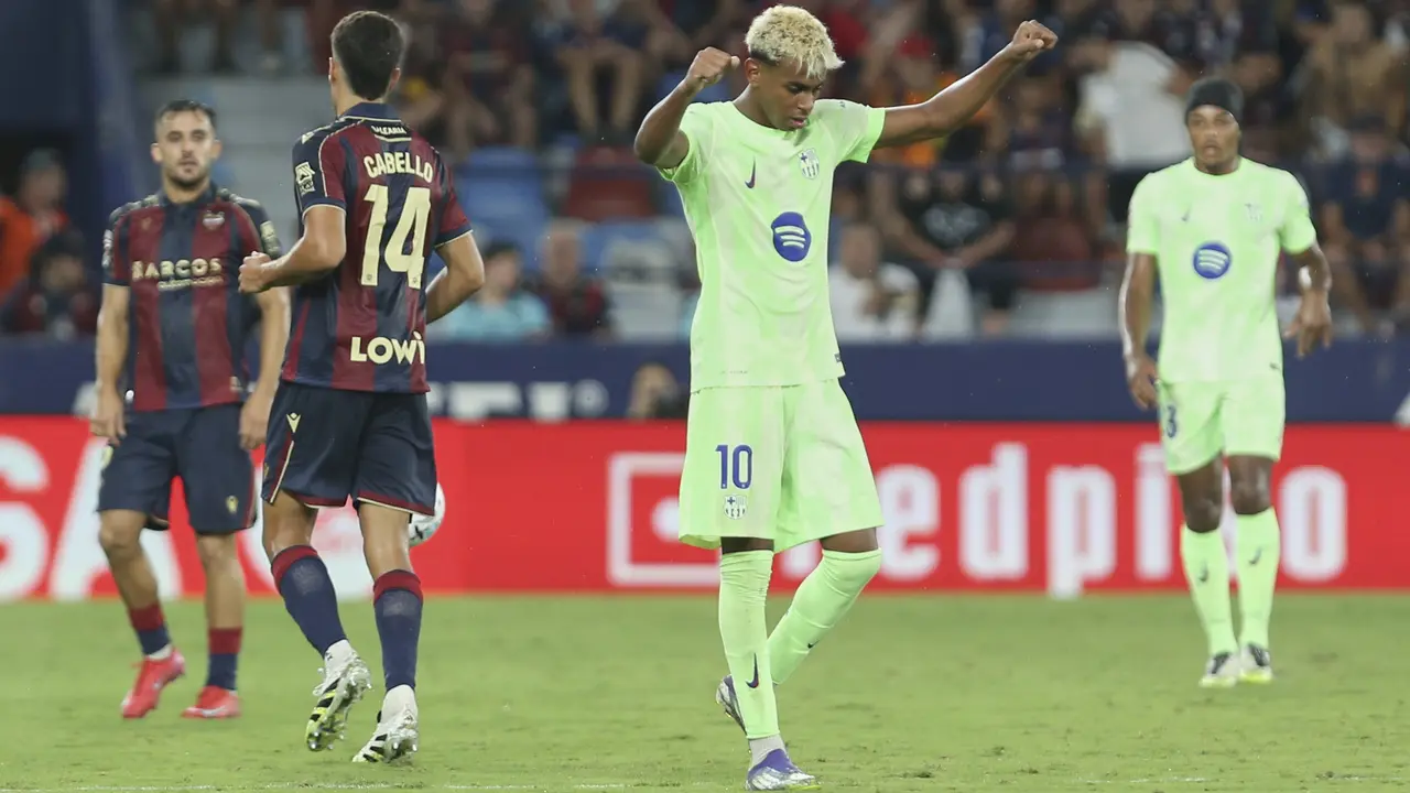 Lamine Yamal dari Barcelona bereaksi di akhir laga La Liga antara Levante dan Barcelona