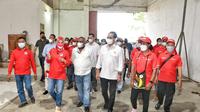 Menteri Perhubungan Budi Karya Sumadi menghadiri kegiatan Corporate Social Responsibility (CSR) atau Tanggung Jawab dan Sosial Lingkungan (TJSL) dari PT Pelni (Persero).