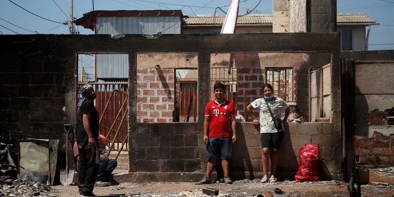 Korban Kebakaran Hutan Chile Kembali Bangun Asa di Sisa Pemukiman